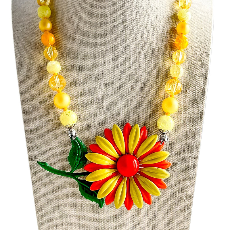 Classic Daisy Single Flower Statement Necklace