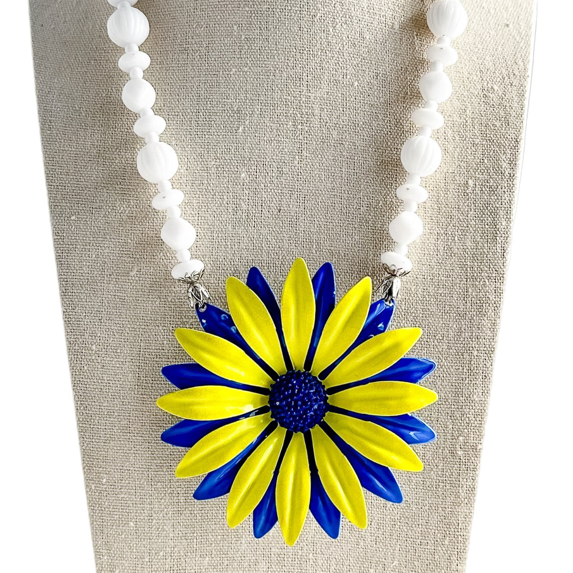 Fabric Flower Statement Necklace | White flowers created fro… | Flickr